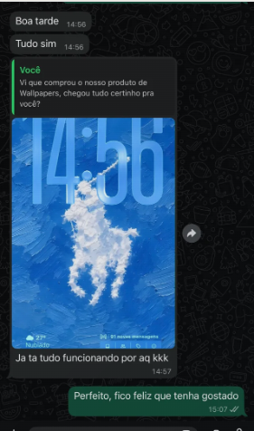 Feedback no WhatsApp: cliente mostra wallpaper de céu azul no celular e confirma que está funcionando.